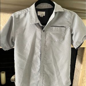 Button down short sleeved boys dress shirt. 10/12